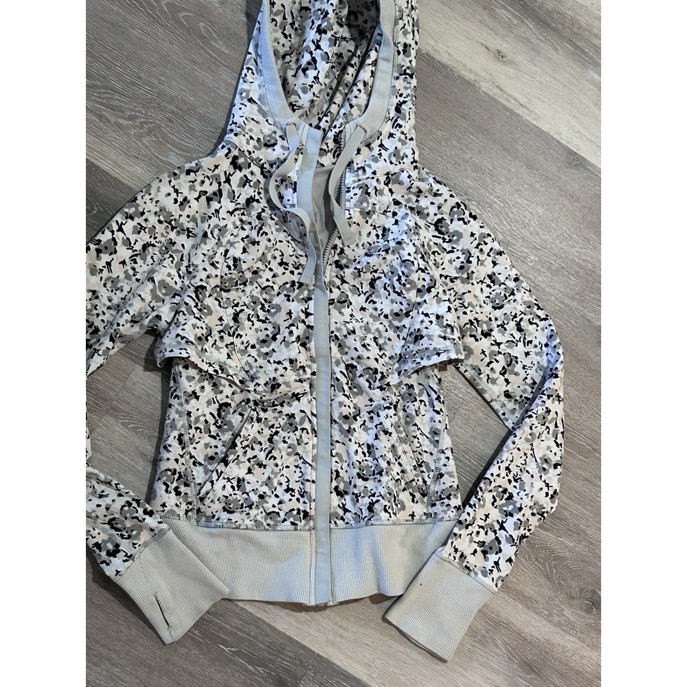 LULULEMON After Asana Hoodie Not So Petite Fleur Silver Spoon Print Jacket Sz 6